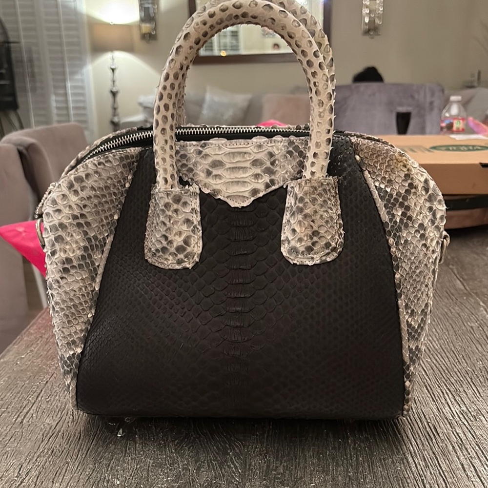Elegant Black and Gray Snakeskin Handbag
Brand New!